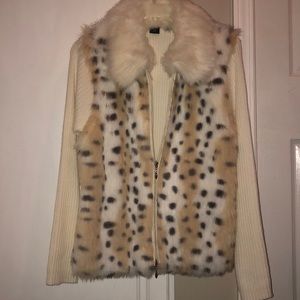 Faux Fur “Vest” Zippered Jacket 🐆
